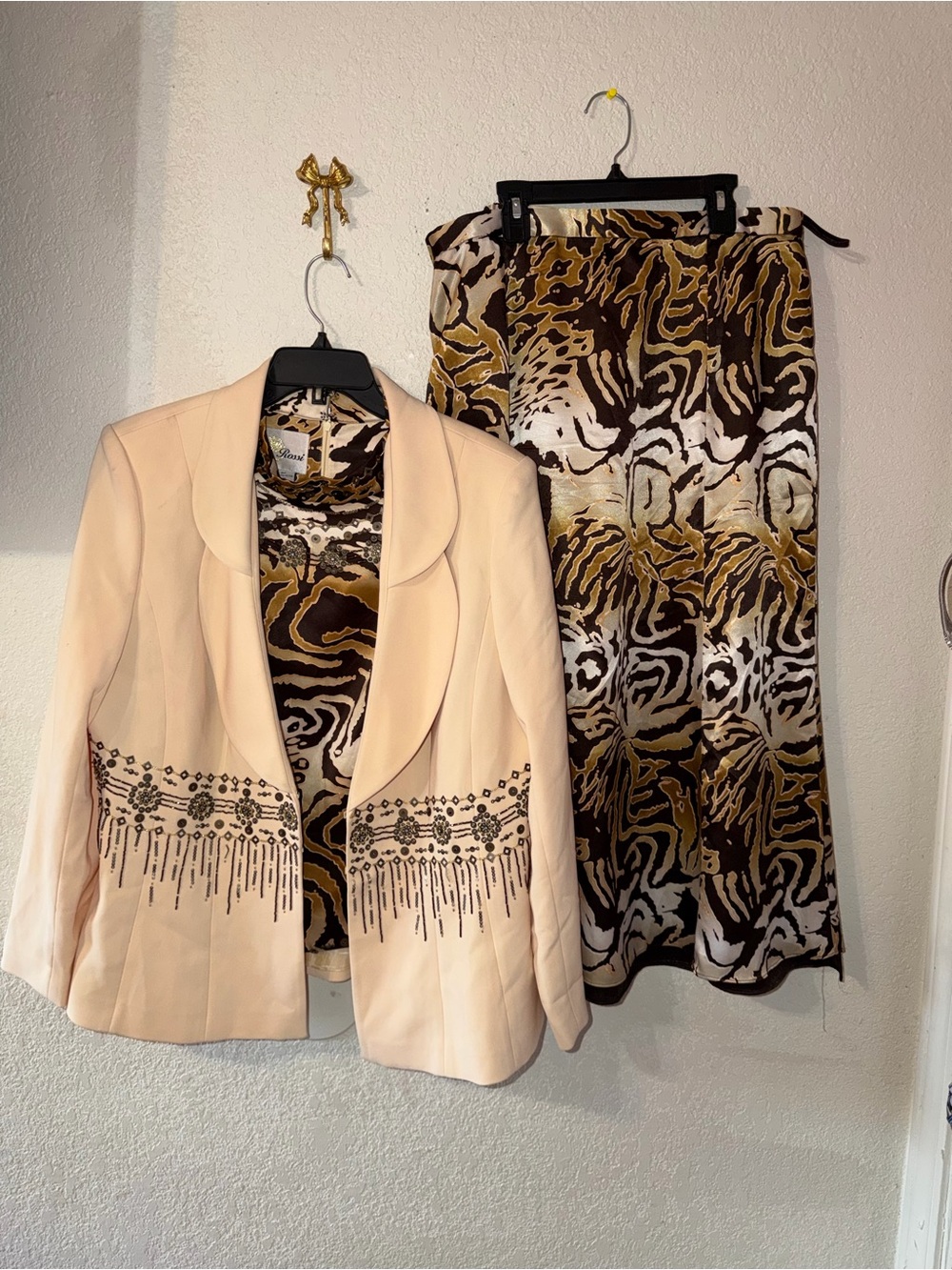 Elegant Two-Piece Skirt Set in Beige and Brown